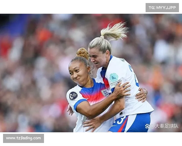 英格兰女足凯莉庆祝欧洲杯夺冠 在伦敦街头尽情舞动展现胜利喜悦